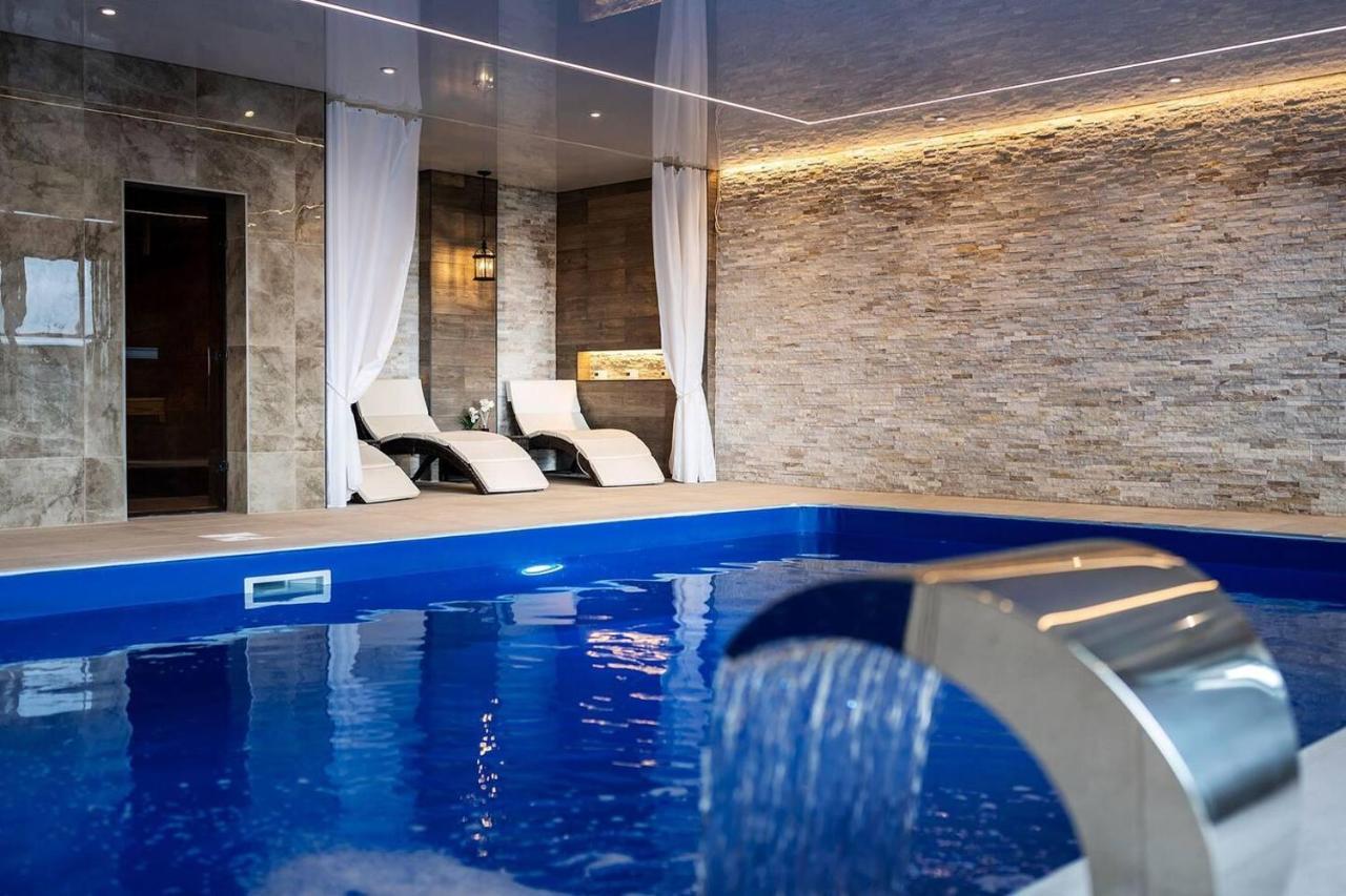 Clwyd Gate Manor Pool Sauna Hottub Cave Wales Ruthin Exterior photo
